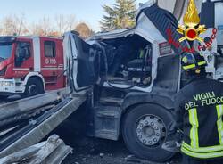 busto arsizio camion travolto lastre cemento