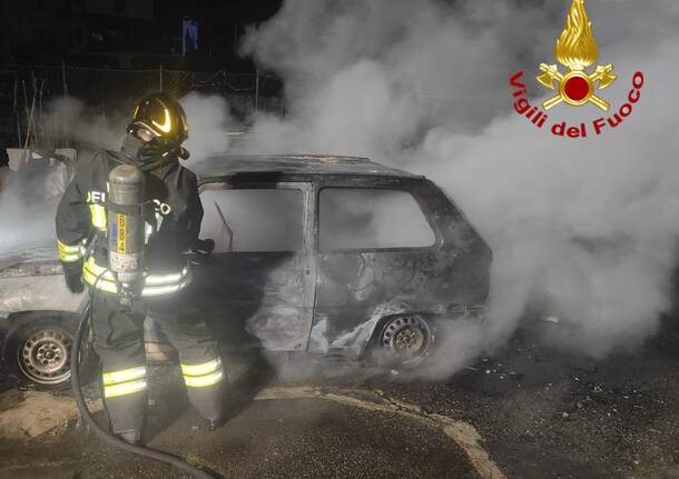 Incendio auto a Cugliate Fabiasco