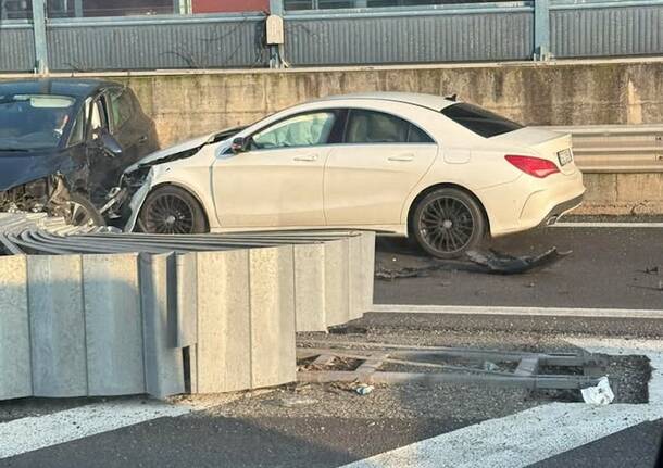 Incidente in A8 all’uscita di Gazzada Schianno