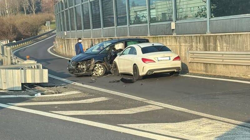 Incidente in A8 all\'uscita di Gazzada Schianno