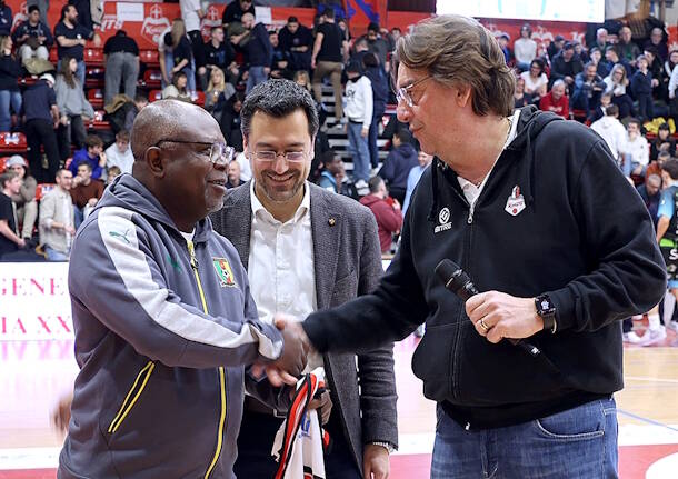 Delegazione di Ebolowa al Legnano Basket