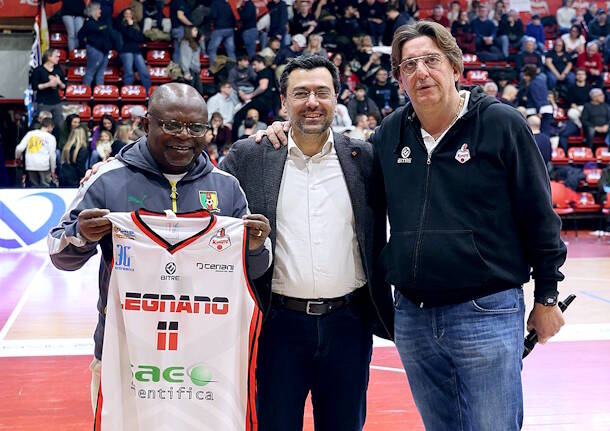 Delegazione di Ebolowa al Legnano Basket