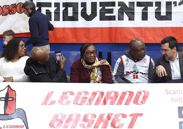 Delegazione di Ebolowa al Legnano Basket