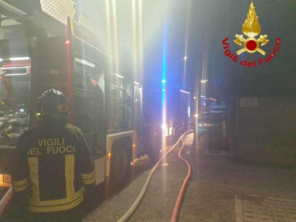 incendio caronno pertusella