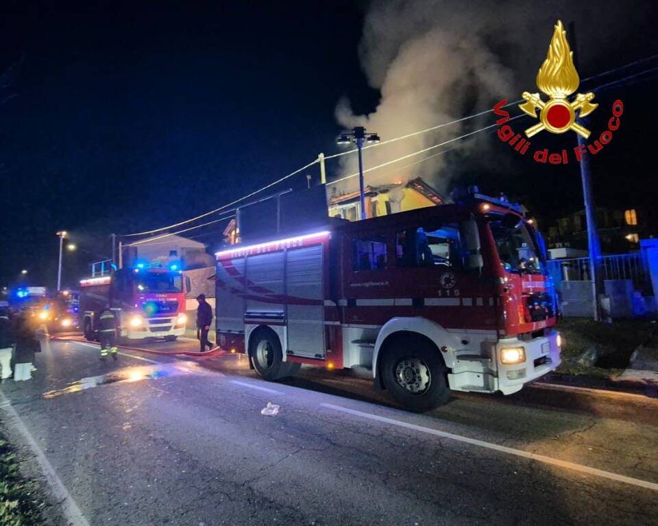 incendio villetta varano borghi