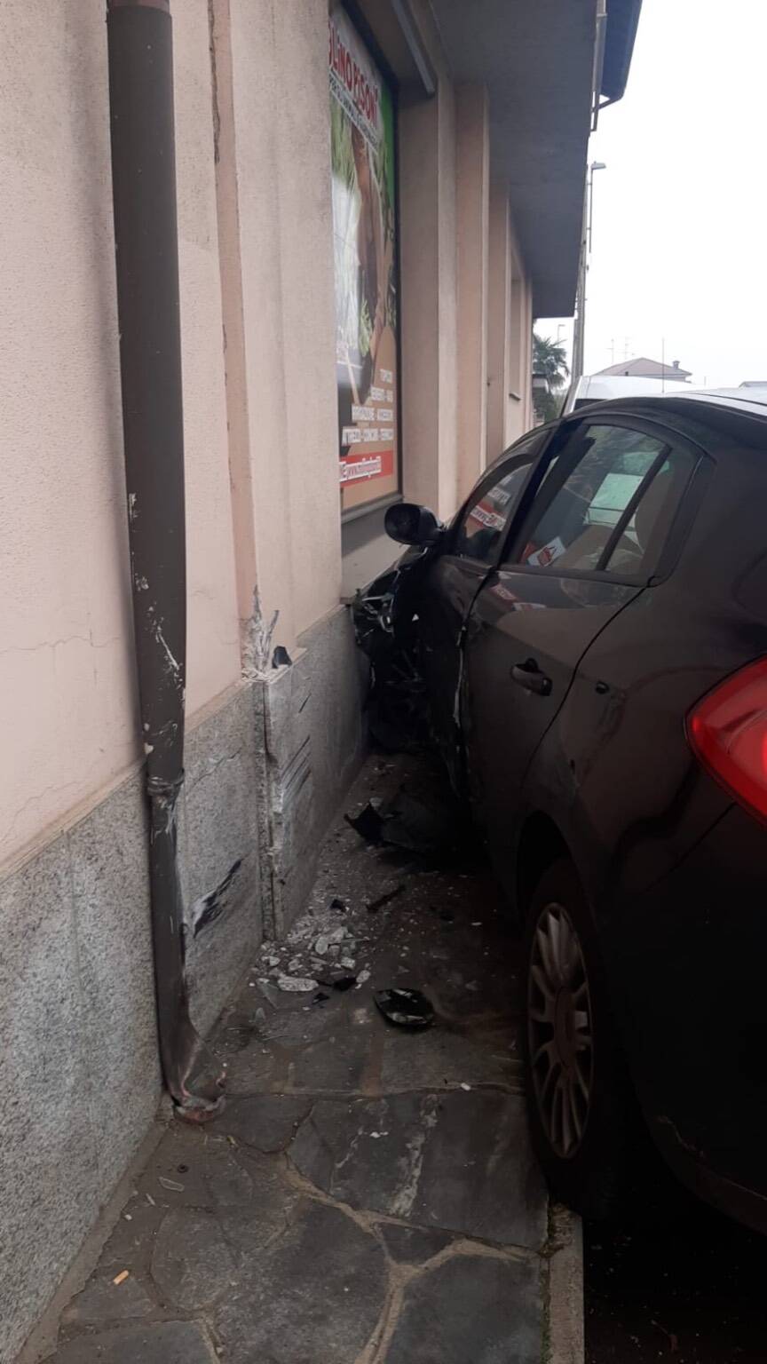 Incidente in via Damino Chiesa a Dairago 