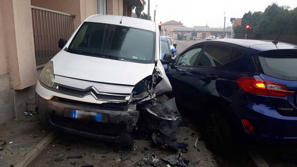 Incidente in via Damino Chiesa a Dairago 