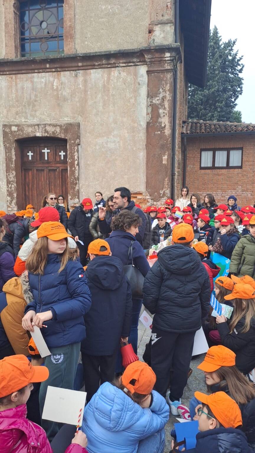 Marcia dell'Intercultura alle scuole Deledda di Legnano 