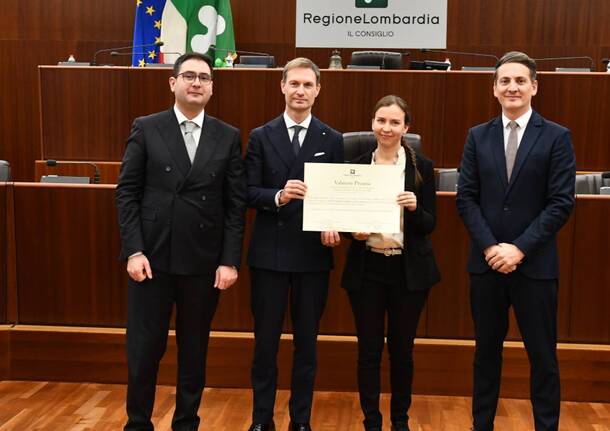 studentessa premiata consiglio regionale