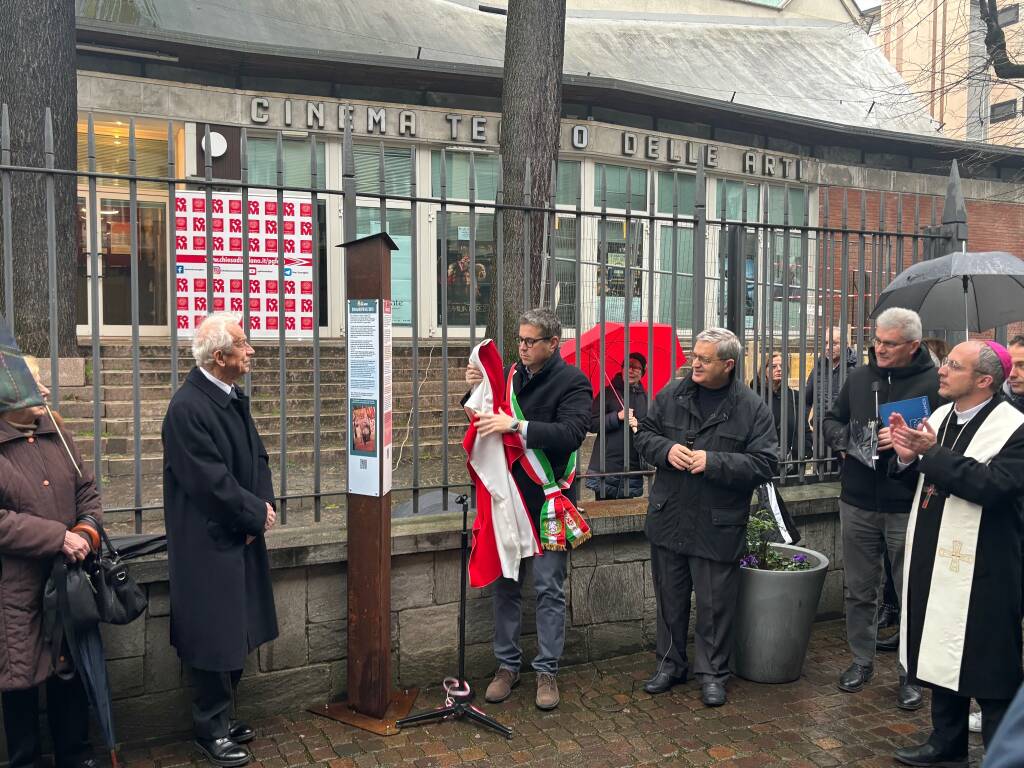 totem don Alberto a Gallarate 