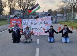 Unione degli Studenti di Busto Arsizio in presidio davanti alla Leonardo di Nerviano