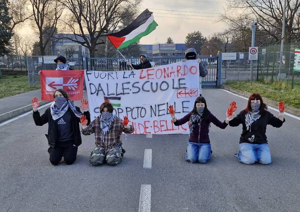 Unione degli Studenti di Busto Arsizio in presidio davanti alla Leonardo di Nerviano