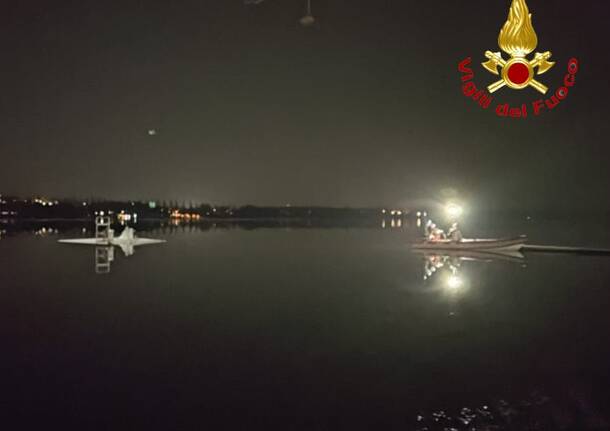 vigili del fuoco aliante caduto lago di varese