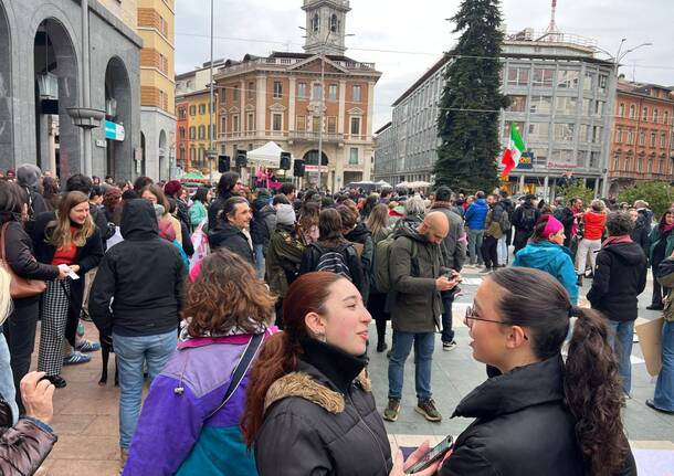 A Varese sfila lo sciopero globale femminista e transfemminista