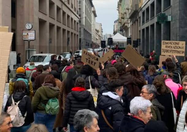 A Varese sfila lo sciopero globale femminista e transfemminista