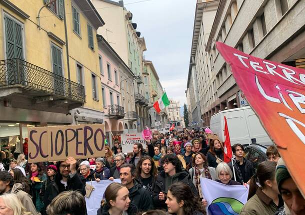 A Varese sfila lo sciopero globale femminista e transfemminista