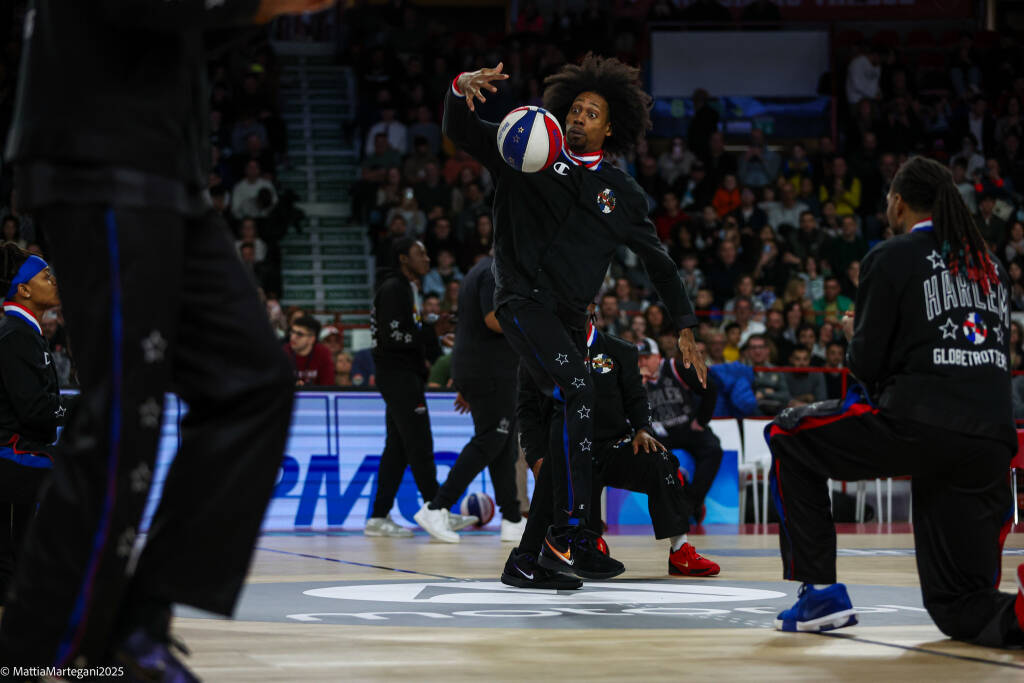 Gli Harlem Globetrotter incantano Varese