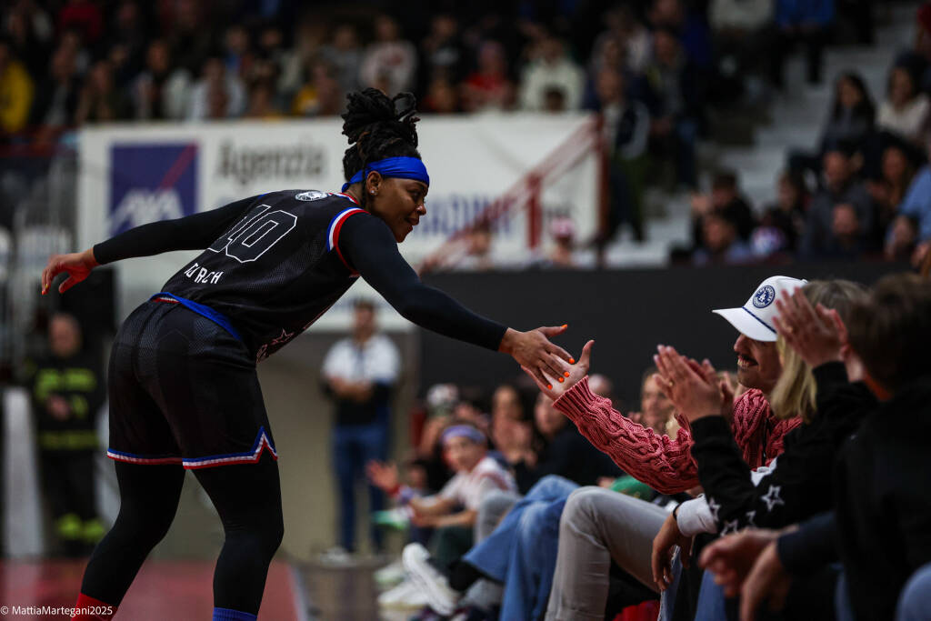 Gli Harlem Globetrotter incantano Varese