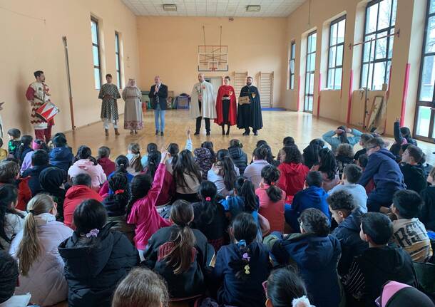 Contrada San Bernardino in visita alle Carducci di Legnano