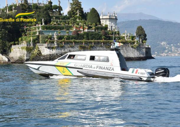 guardia di finanza lago maggiore