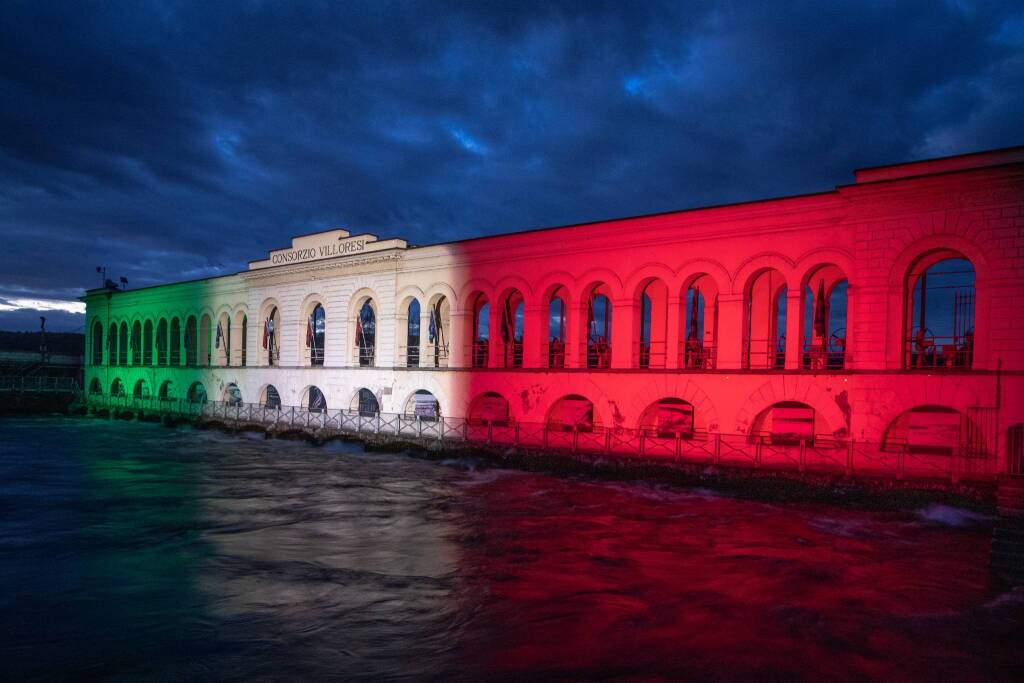 Il Panperduto s'illumina con il tricolore.