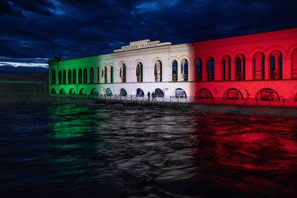 Il Panperduto s'illumina con il tricolore.