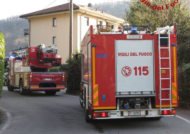 Incendio a Laveno Mombello