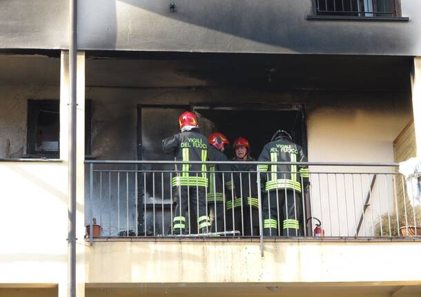 Incendio a Laveno Mombello