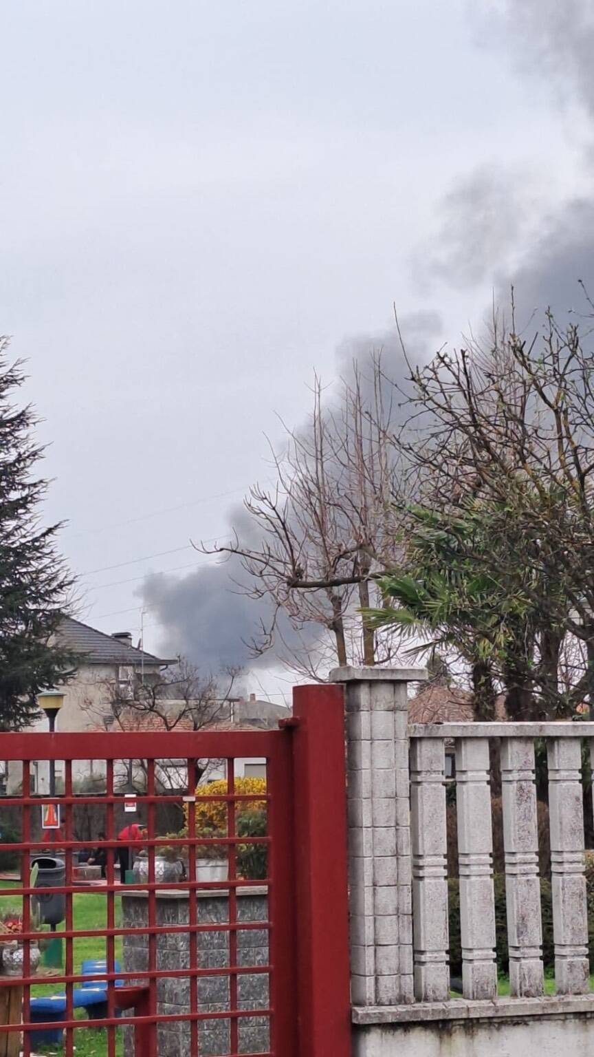 Incendio agli orti di Canegrate in via Bologna 