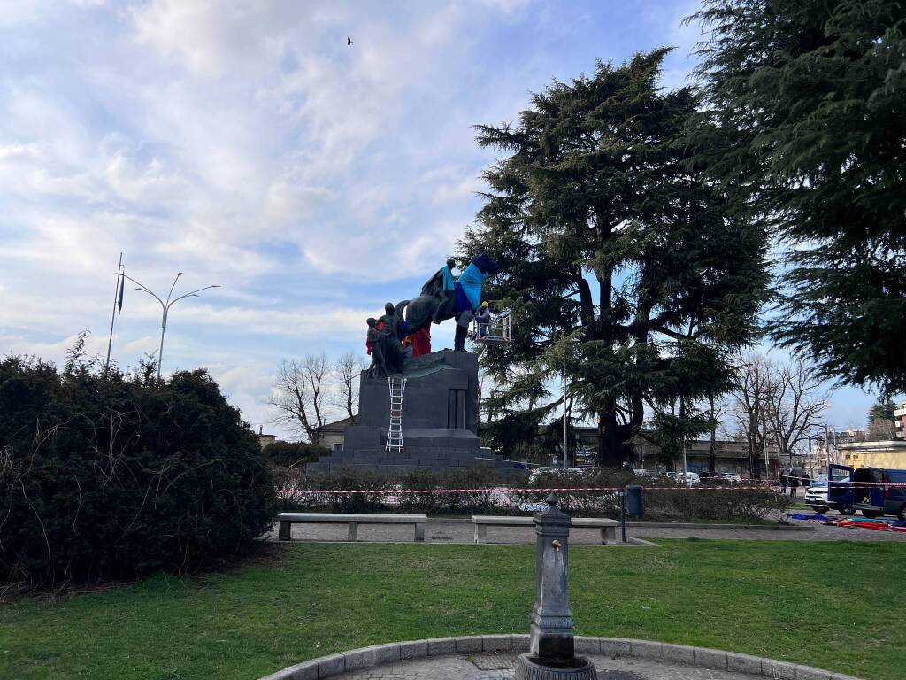 monumento impacchettato urban solid busto arsizio stazione fs