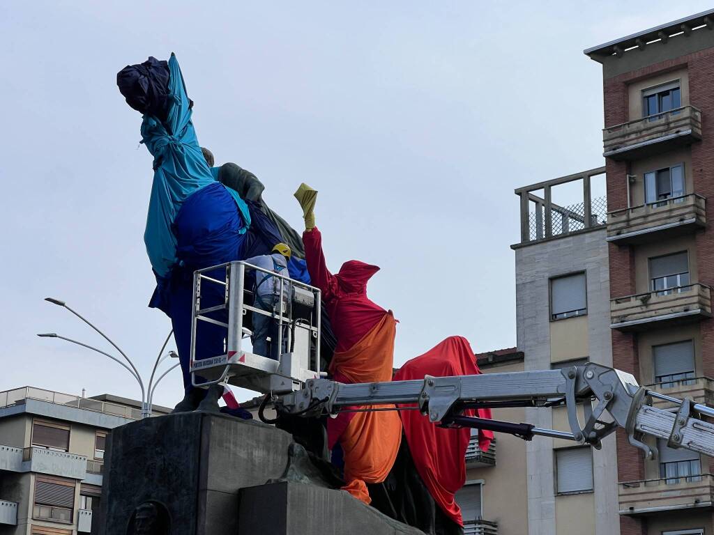 monumento impacchettato urban solid busto arsizio stazione fs