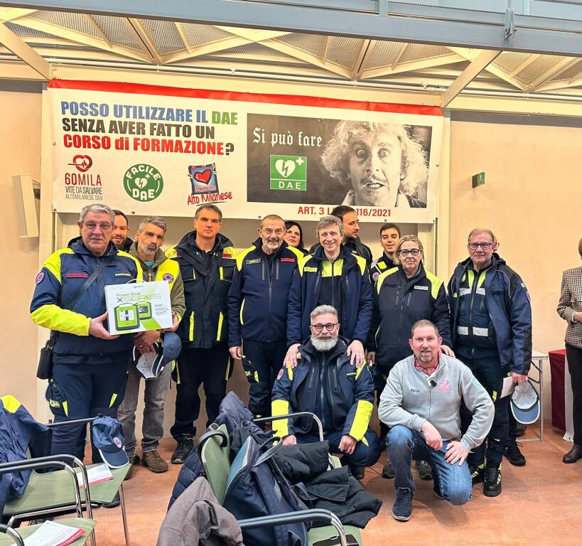 Un defibrillatore per la Protezione Civile di Legnano