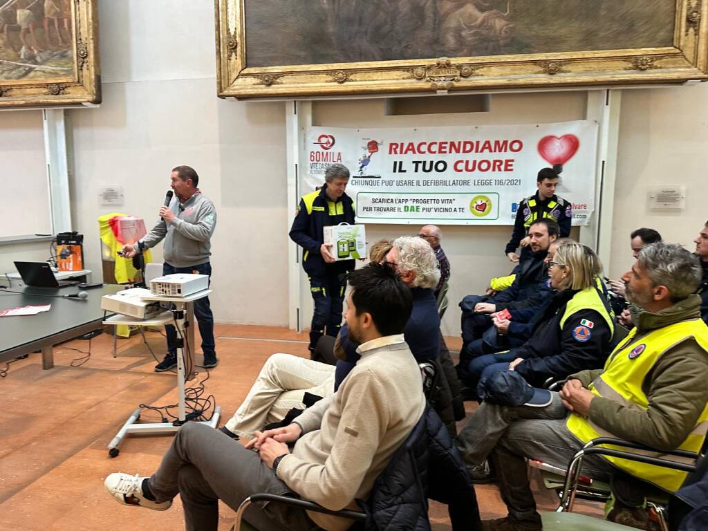 Un defibrillatore per la Protezione Civile di Legnano