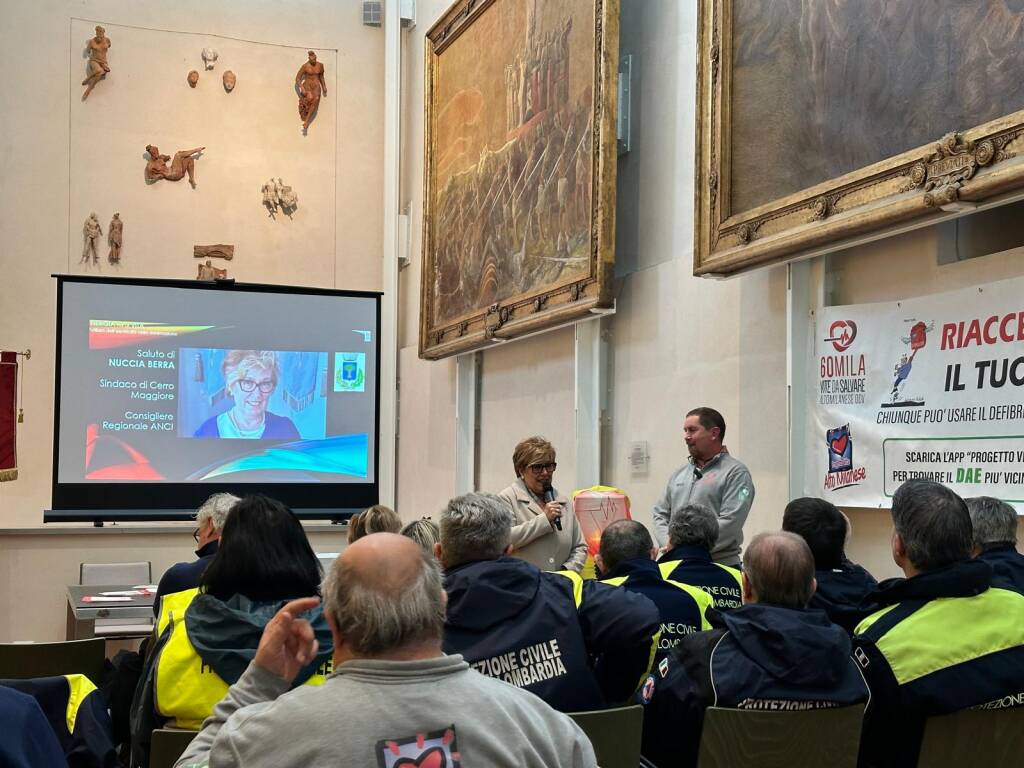 Un defibrillatore per la Protezione Civile di Legnano