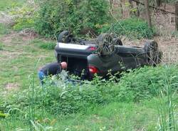 Auto fuori strada a Golasecca 