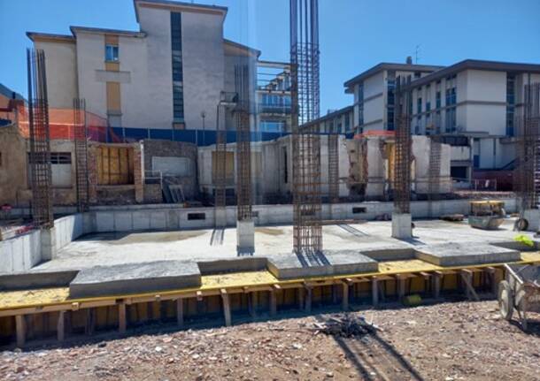 day center 2 cantiere