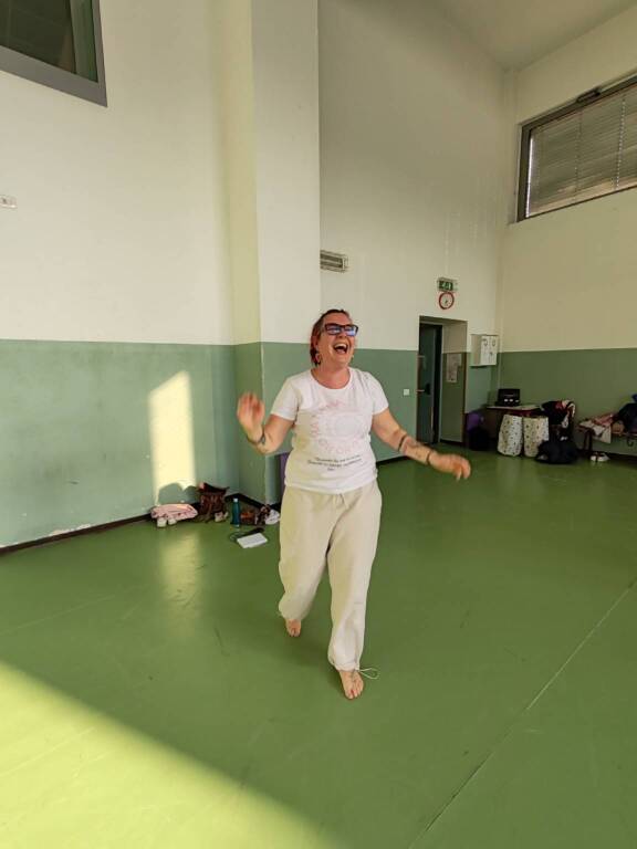 Yoga, yoga della risata, donne, Castiglione Olona 