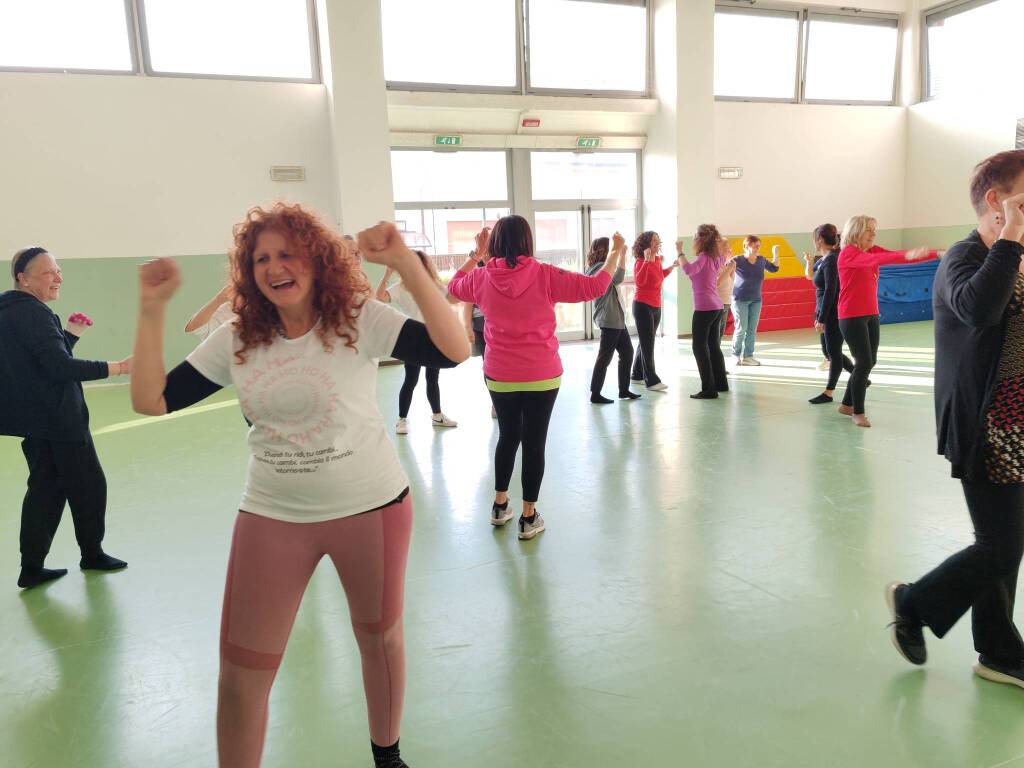 Yoga, yoga della risata, donne, Castiglione Olona 